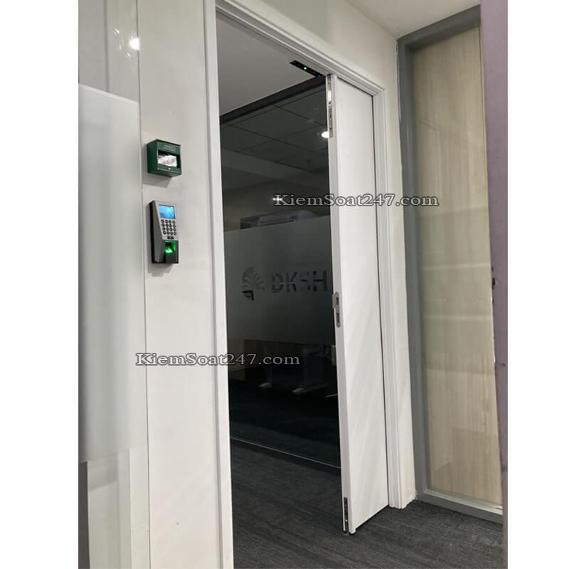 F18 Fr1200 KhoaChot Yli Emergency CuaGo KhungGo 5