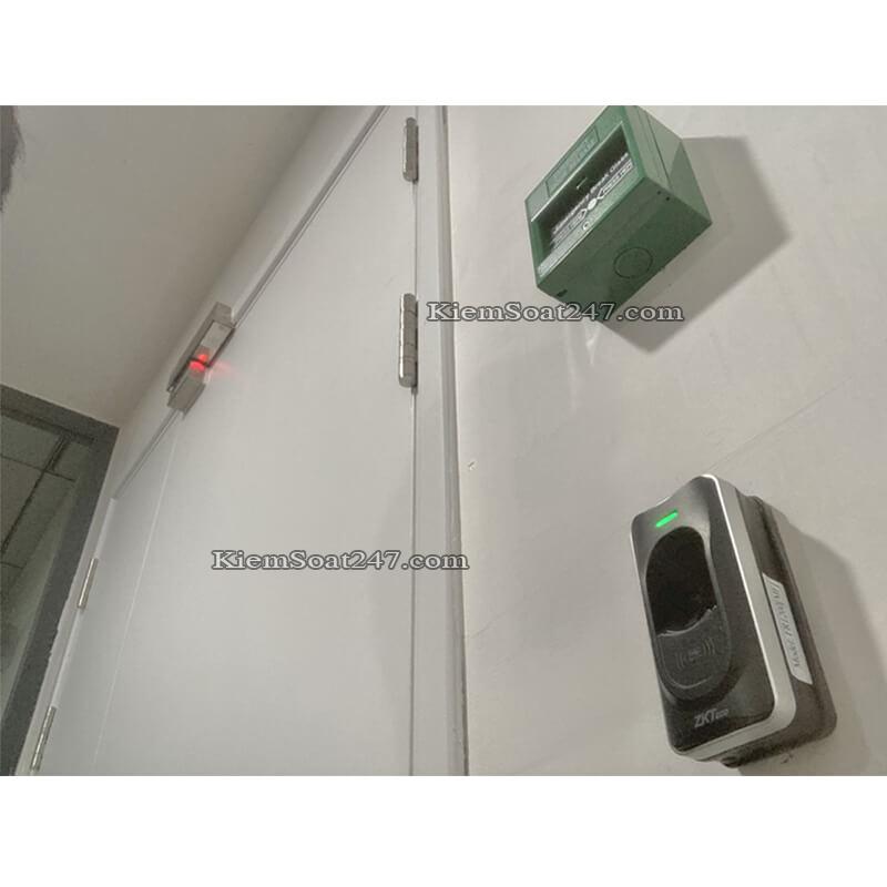 F18 Fr1200 KhoaChot Yli Emergency CuaGo KhungGo 8