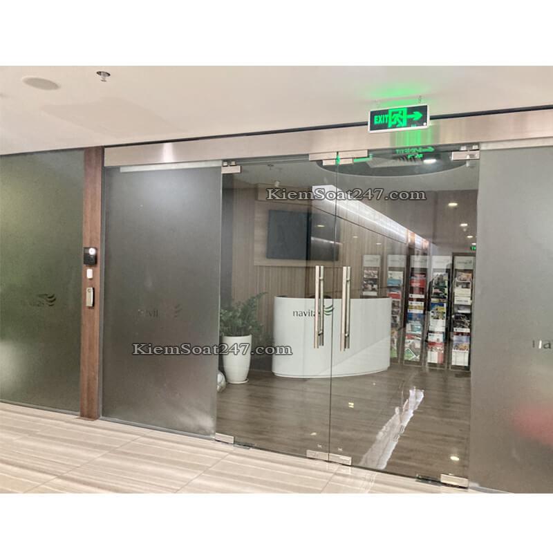 Hikvision DS-K1T320 KhoaChot Yli Exit Emergency UPS CuaKinh CuongLuc BanLeSan KhungKinh 1