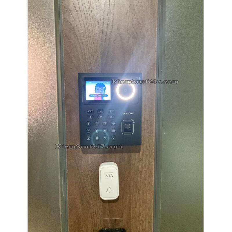 Hikvision DS-K1T320 KhoaChot Yli Exit Emergency UPS CuaKinh CuongLuc BanLeSan KhungKinh 4