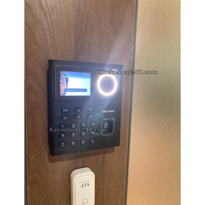 Hikvision DS-K1T320 KhoaChot Yli Exit Emergency UPS CuaKinh CuongLuc BanLeSan KhungKinh 7